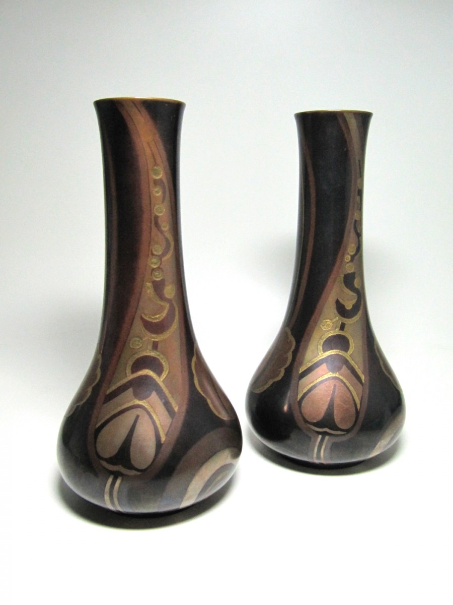 Ikora pair of vases