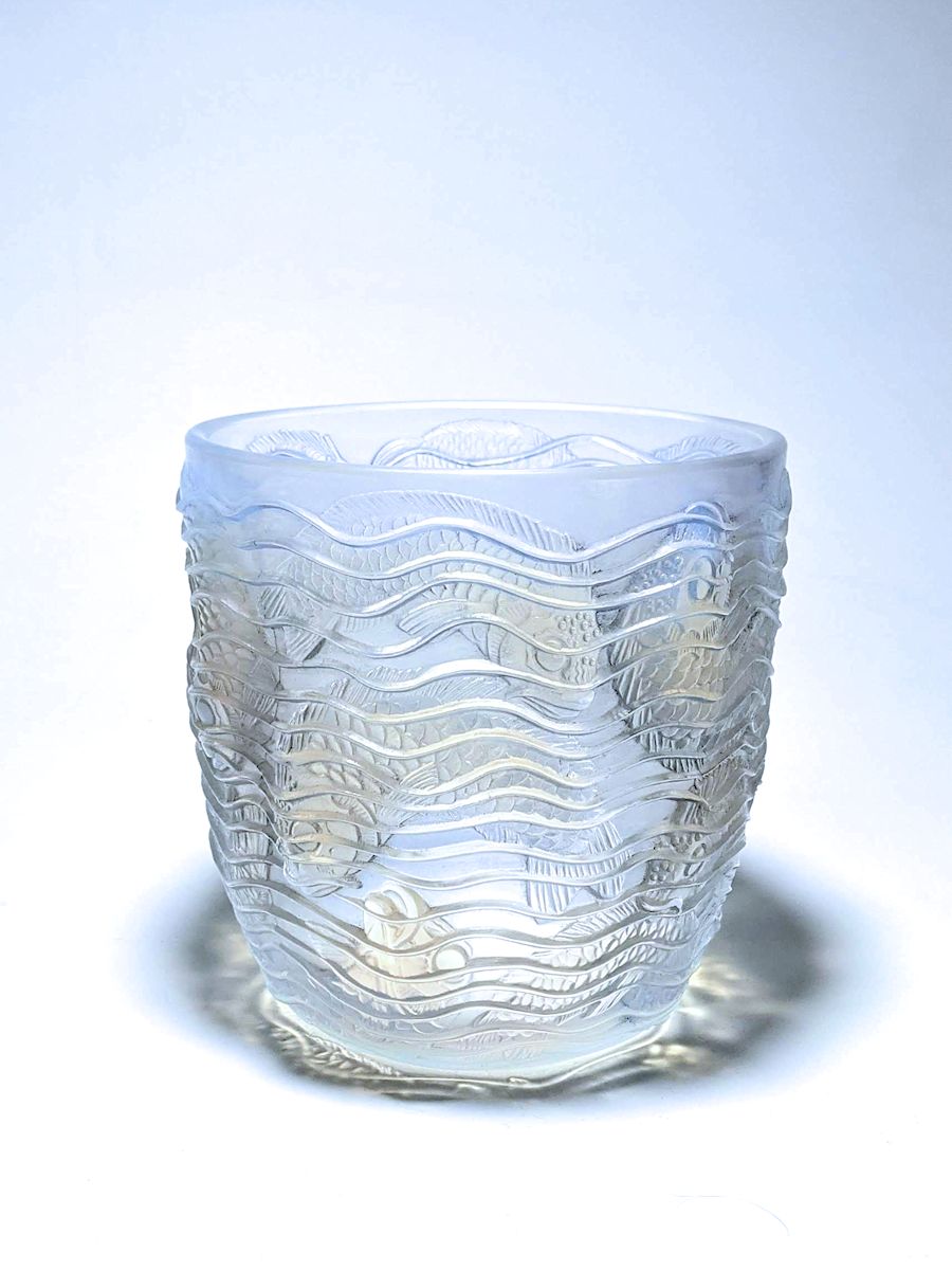 R.Lalique Vase Dauphins