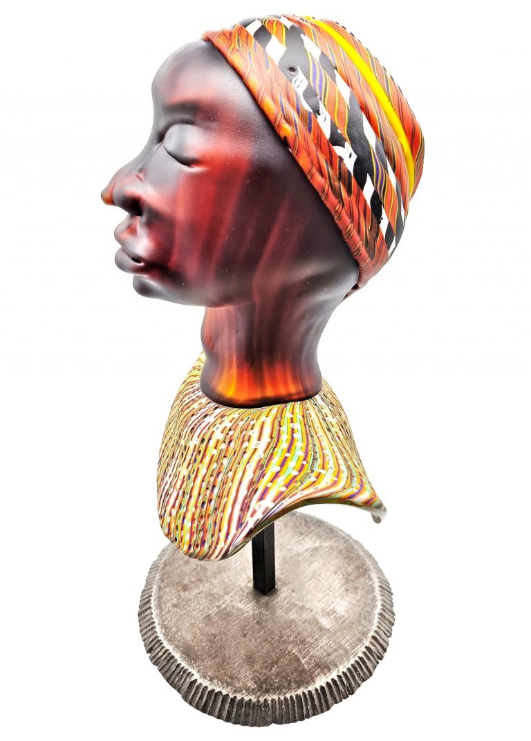 Glasbüste „African nobleman wearing venetian beads“ von Davide "Trippa" Salvadore, Murano, ca. 2005. Frei von Hand geformt.